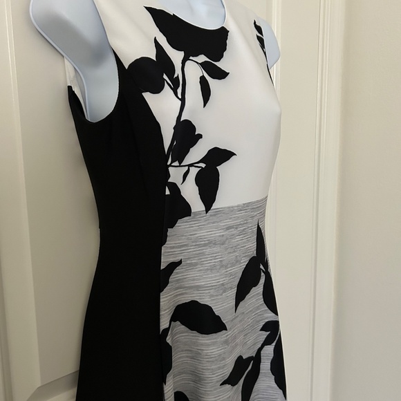 DKNY Sleek Black and White Dress for Special Ocassions - Size 2 - Picture 2 of 5